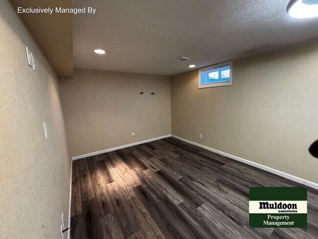 Building Photo - Available now! Beautiful 4 bedroom home with garage! Near downtown.