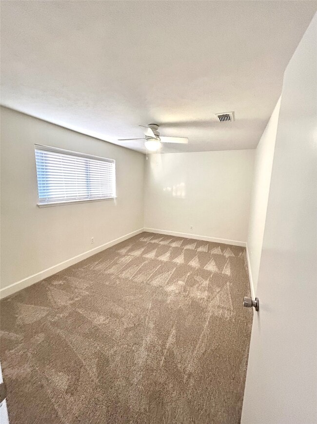 Building Photo - 10819 Sagerock Dr