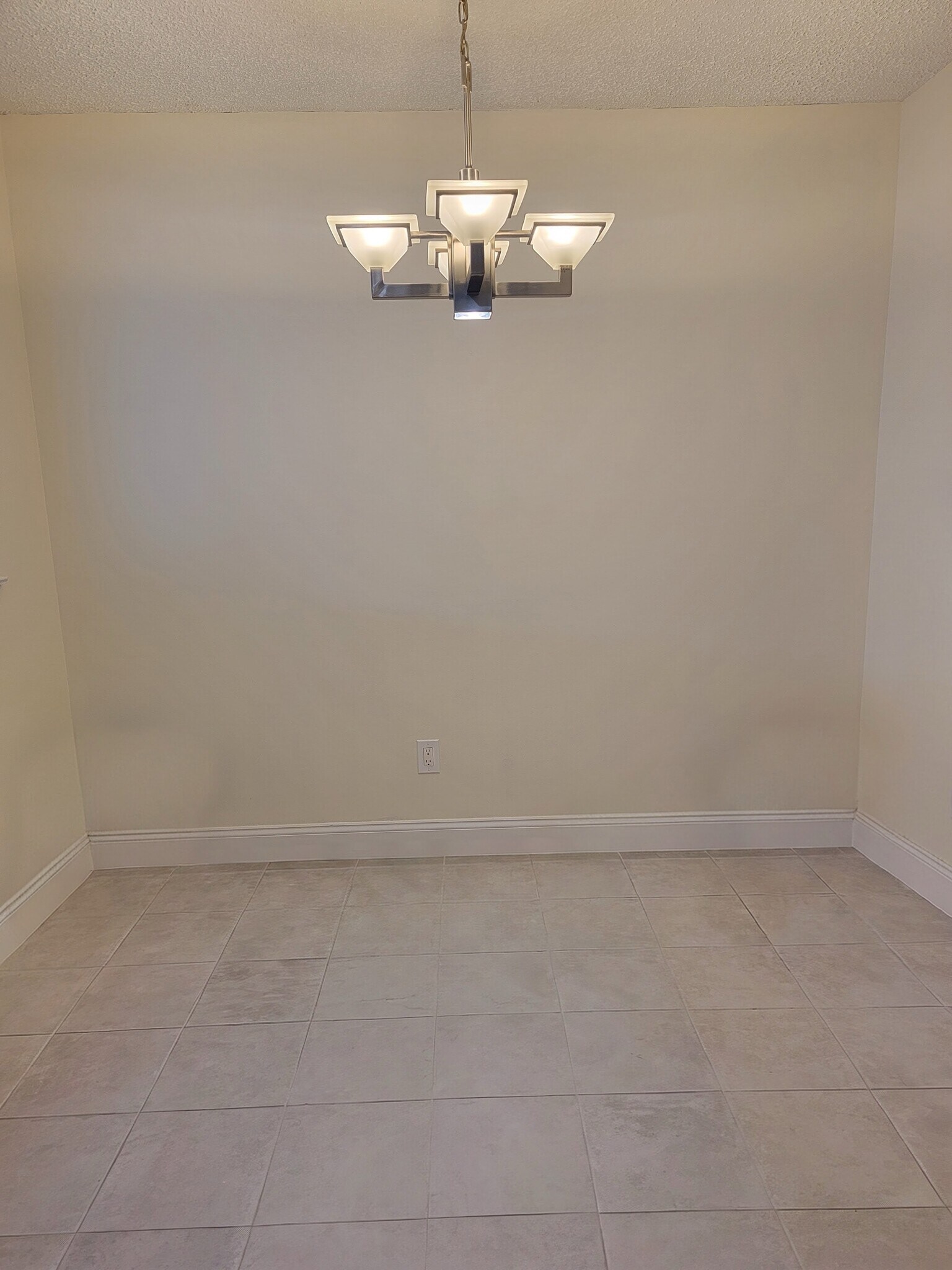 Building Photo - 2047 Jason Dr