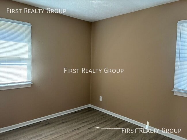 Building Photo - 415 Alexander Dr