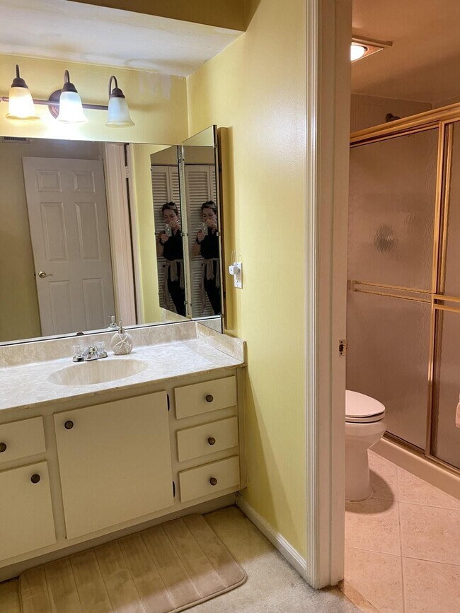 Building Photo - 12568 Shoreline Dr
