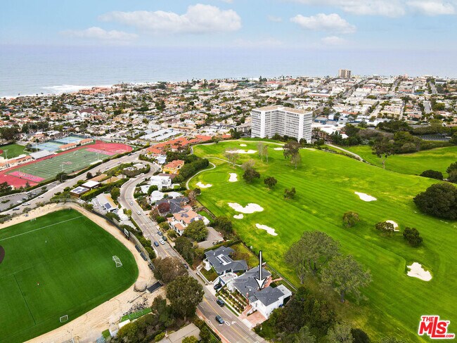 Building Photo - 1110 W Muirlands Dr