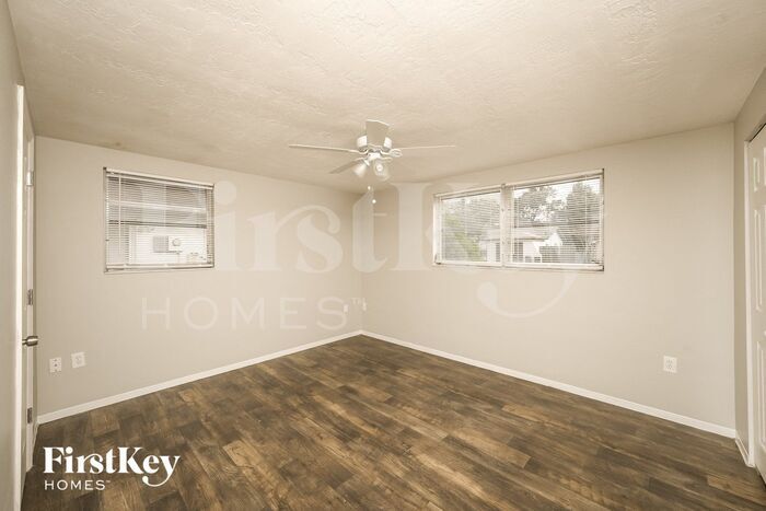 Building Photo - 8215 Winthrop Dr