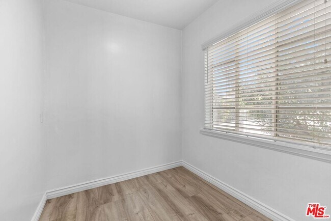 Building Photo - 727 Crenshaw Blvd