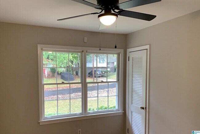 Building Photo - 1213 Oakwood St