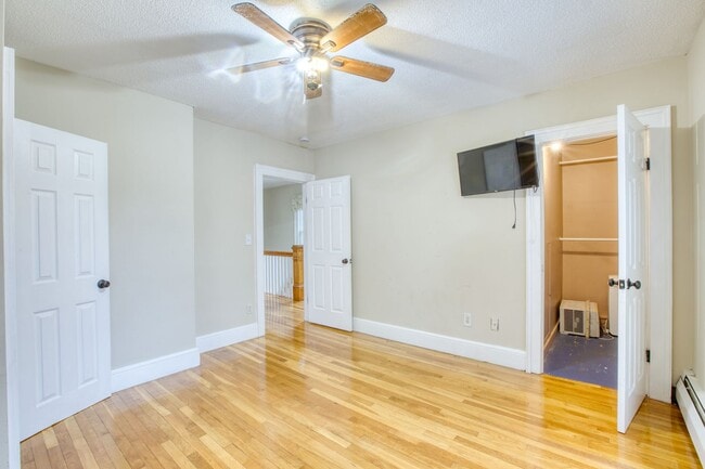 Building Photo - Inviting 3-bedroom, 1.5 bath home nestled in a peaceful and family friendly neighborhood