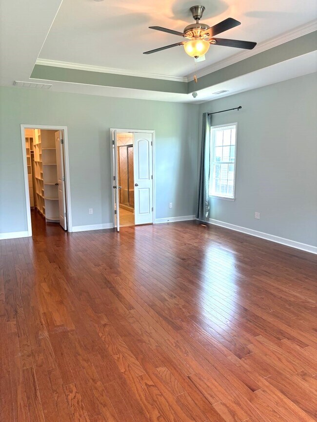 Building Photo - 231 Belclare Way
