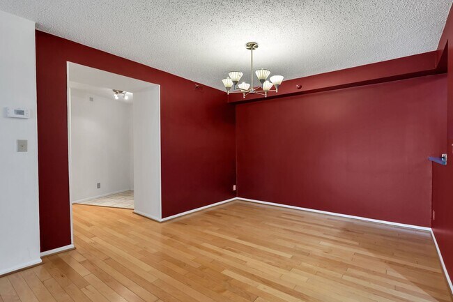 Building Photo - Luxurious 1 Bed 1 Bath Condo In Vibrant Belvedere