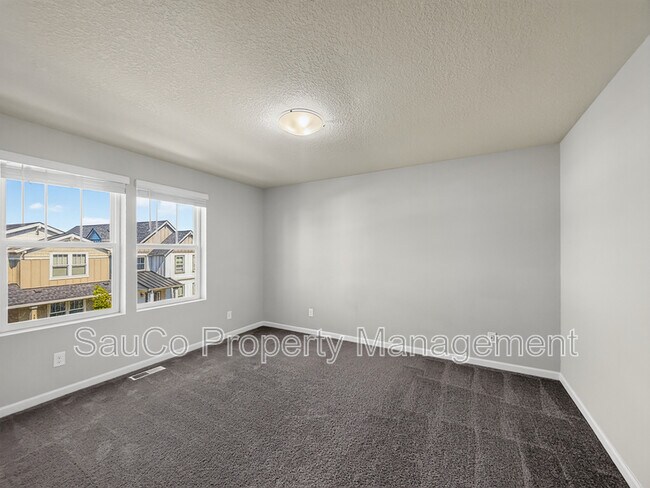 Building Photo - 3909 SE Zircon Ln