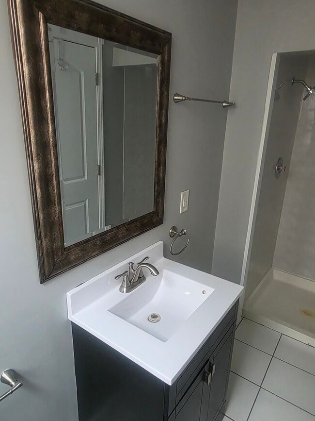 Building Photo - 6926 S Paxton Ave