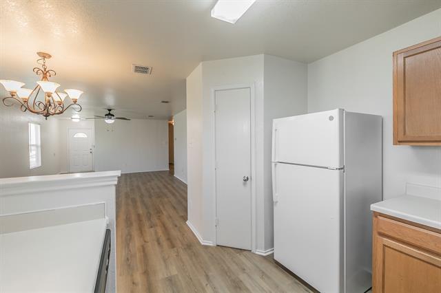 Building Photo - 213 Cres Ridge Dr