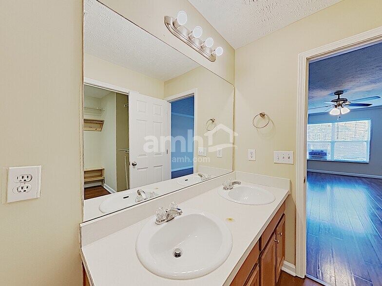 Building Photo - 377 Stewart Springs Dr