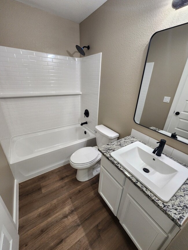 Building Photo - 3 bed 2 bath home, 1 car garage