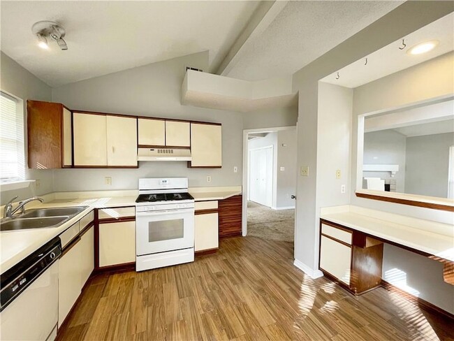 Building Photo - 360 E Suncrest Loop