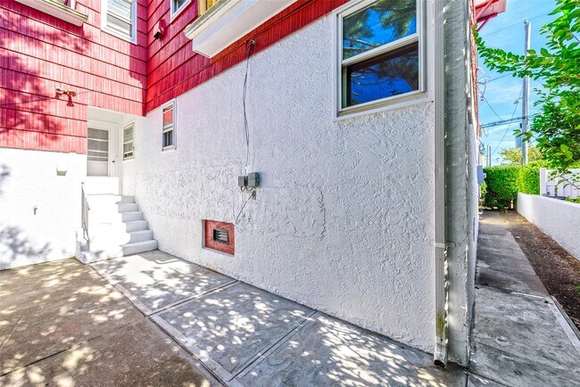 Building Photo - 101 Troy Ave