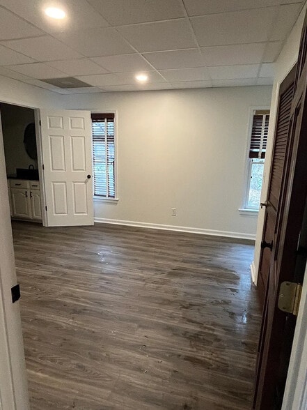 Building Photo - Room in Apartment on Little Mill Rd