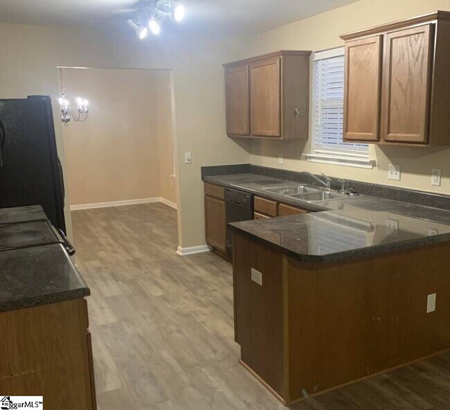 Building Photo - 7 Red Finch Dr