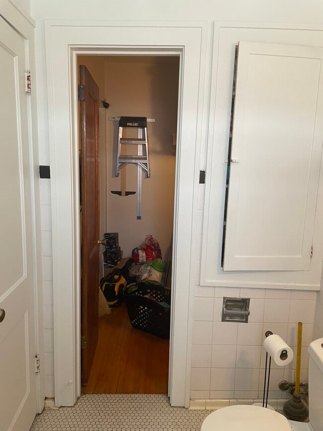 Bathroom to walk-in closet - 2507 Nicollet Ave