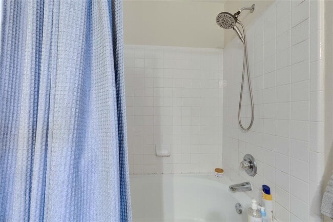 Building Photo - 6612 Piedras Blanco Dr