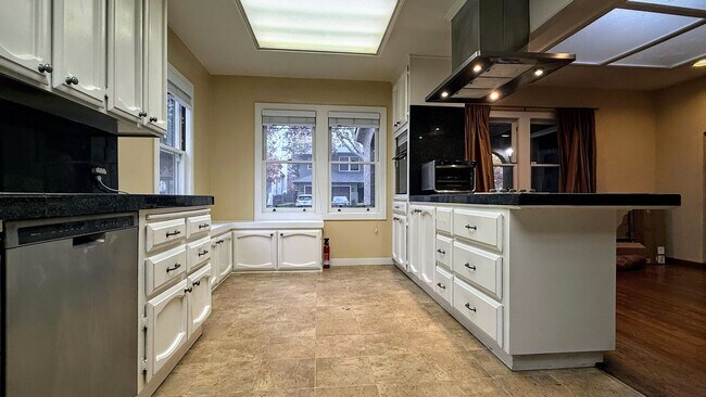 Building Photo - 3BD/2BA Classic Charming Home in Desirable Willow Glen