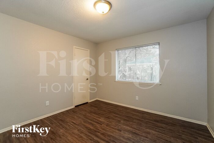 Building Photo - 6914 Leandra Dr