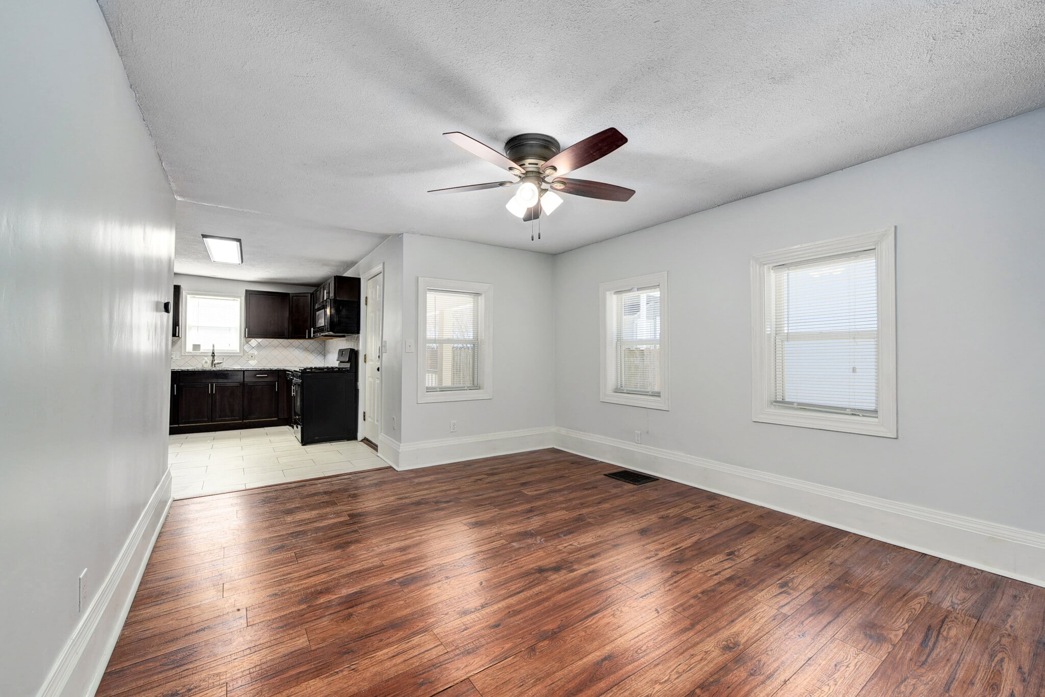 dining/flex and kitchen - 3115 Hancock Ave
