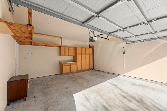 Building Photo - 5531 Drumlin Field Way
