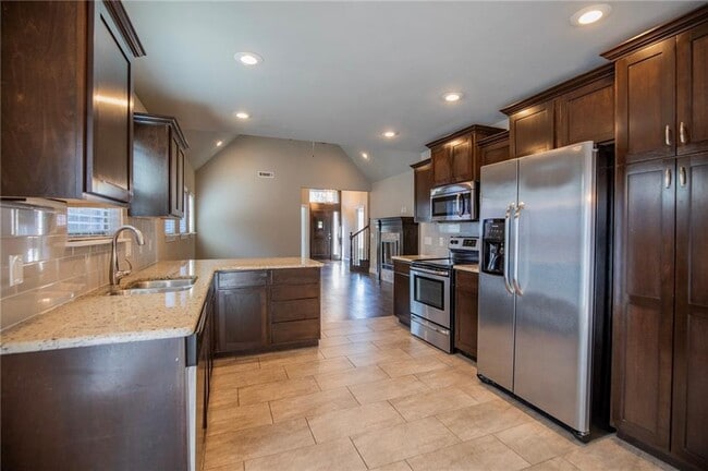 Building Photo - 3214 SW Stonepoint Ave