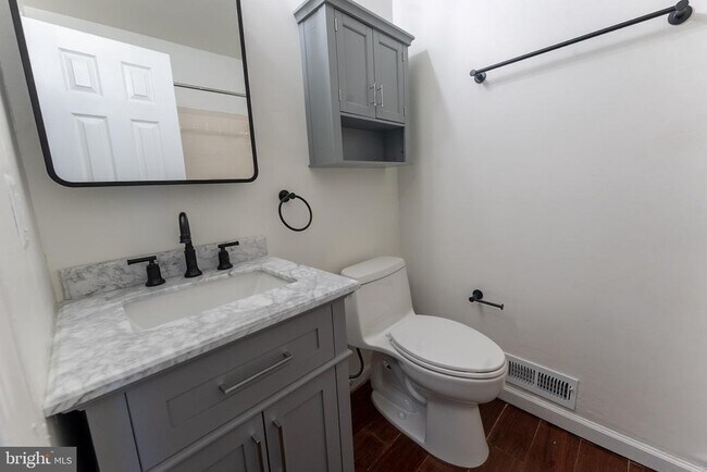 Building Photo - 7426 Rhondda Dr