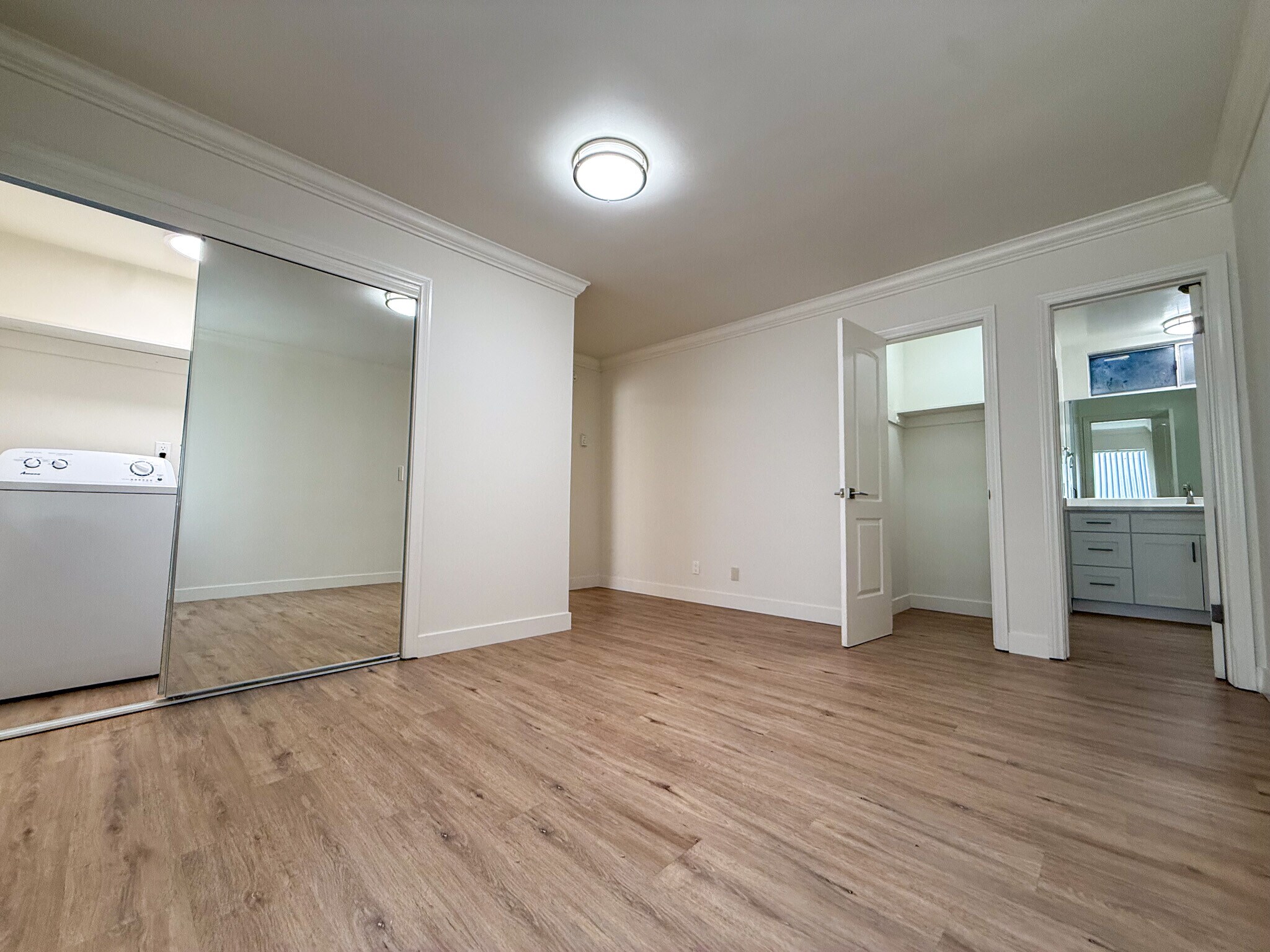 Building Photo - 9319 Alcott St