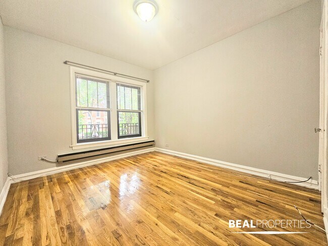 Building Photo - 837 W Wolfram St