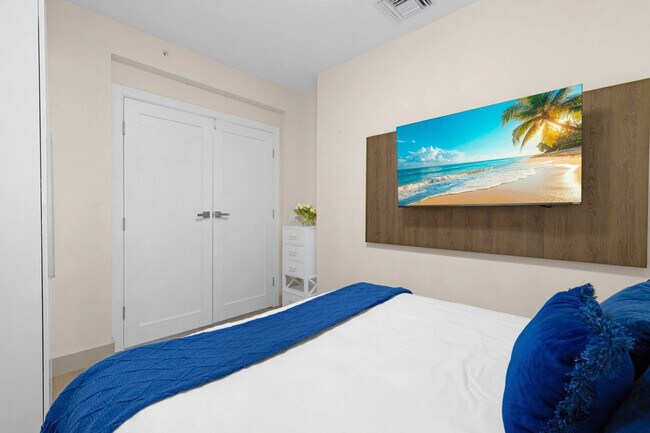 Building Photo - 111 N Ocean Dr