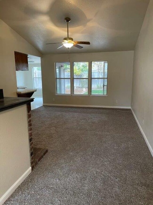Building Photo - Fabulous 3 Bed 2 Bath home in the Heart of Elk Grove
