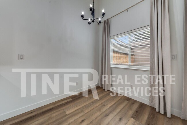 Building Photo - 324 Bridge Pl