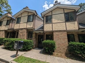 Building Photo - Charming  two story , 2 bedroom, 2.5 bath Condo located the Stratfordshire community !