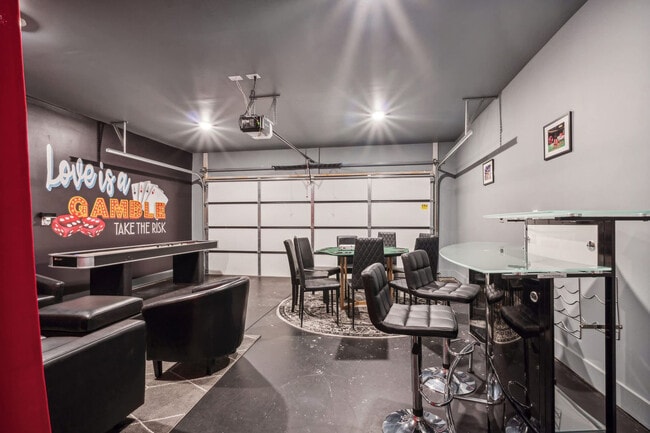 Building Photo - 2135 24th Ave N