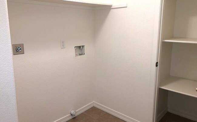 Building Photo - Charming 3+2 home in the heart of Kingman!