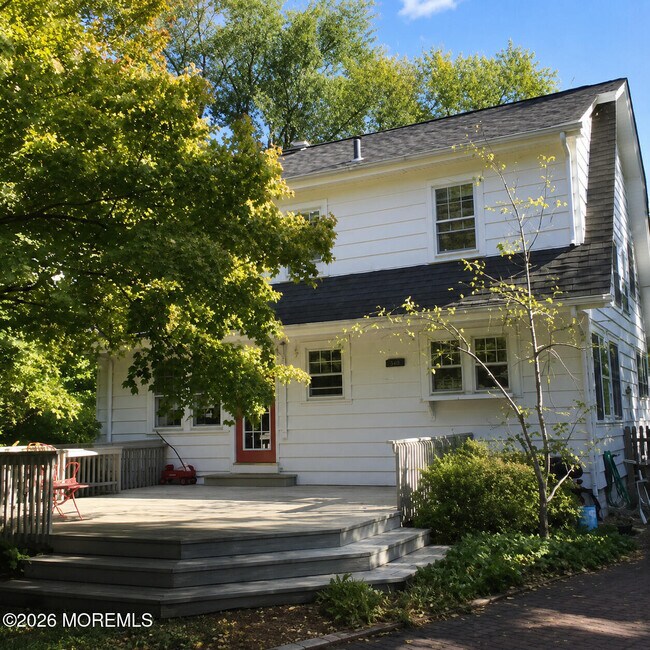 Building Photo - 129 Rumson Rd