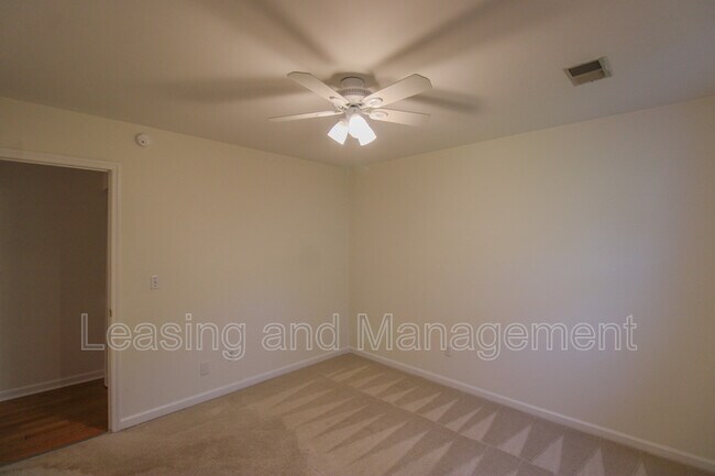 Building Photo - 1240 Llewellyn Rd