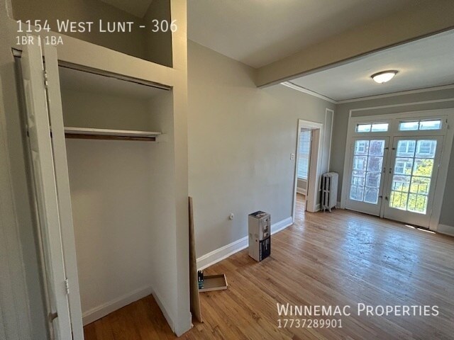 Building Photo - 1154 West Lunt-306
