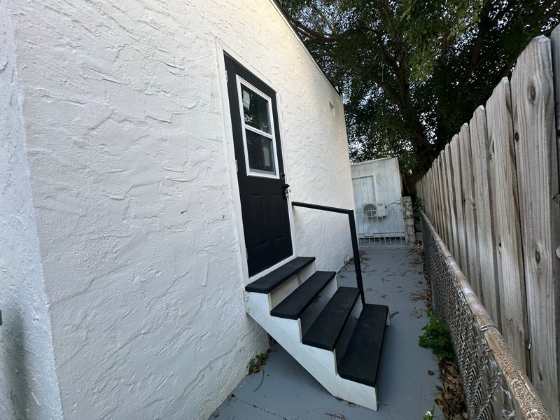 Building Photo - 901 NW 46th St