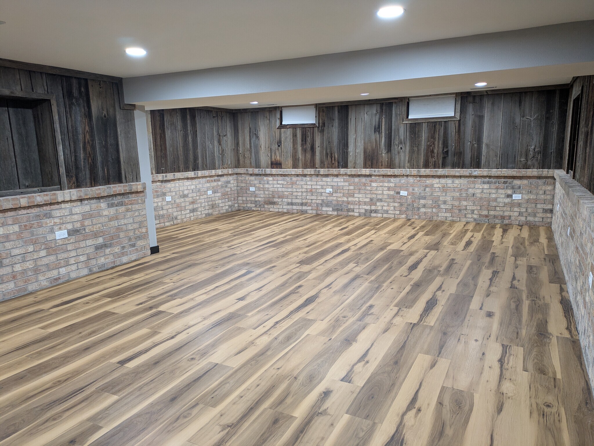 Large lower level living room - 2222 Diagonal Rd