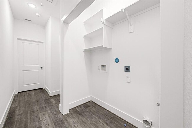 Building Photo - 106 Armstrong St