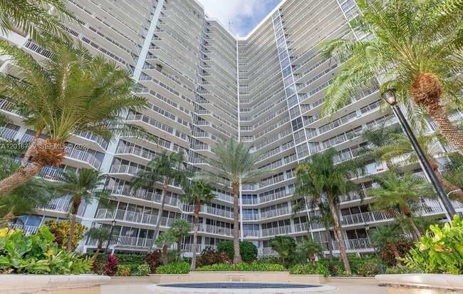 Building Photo - 7601 E Treasure Dr