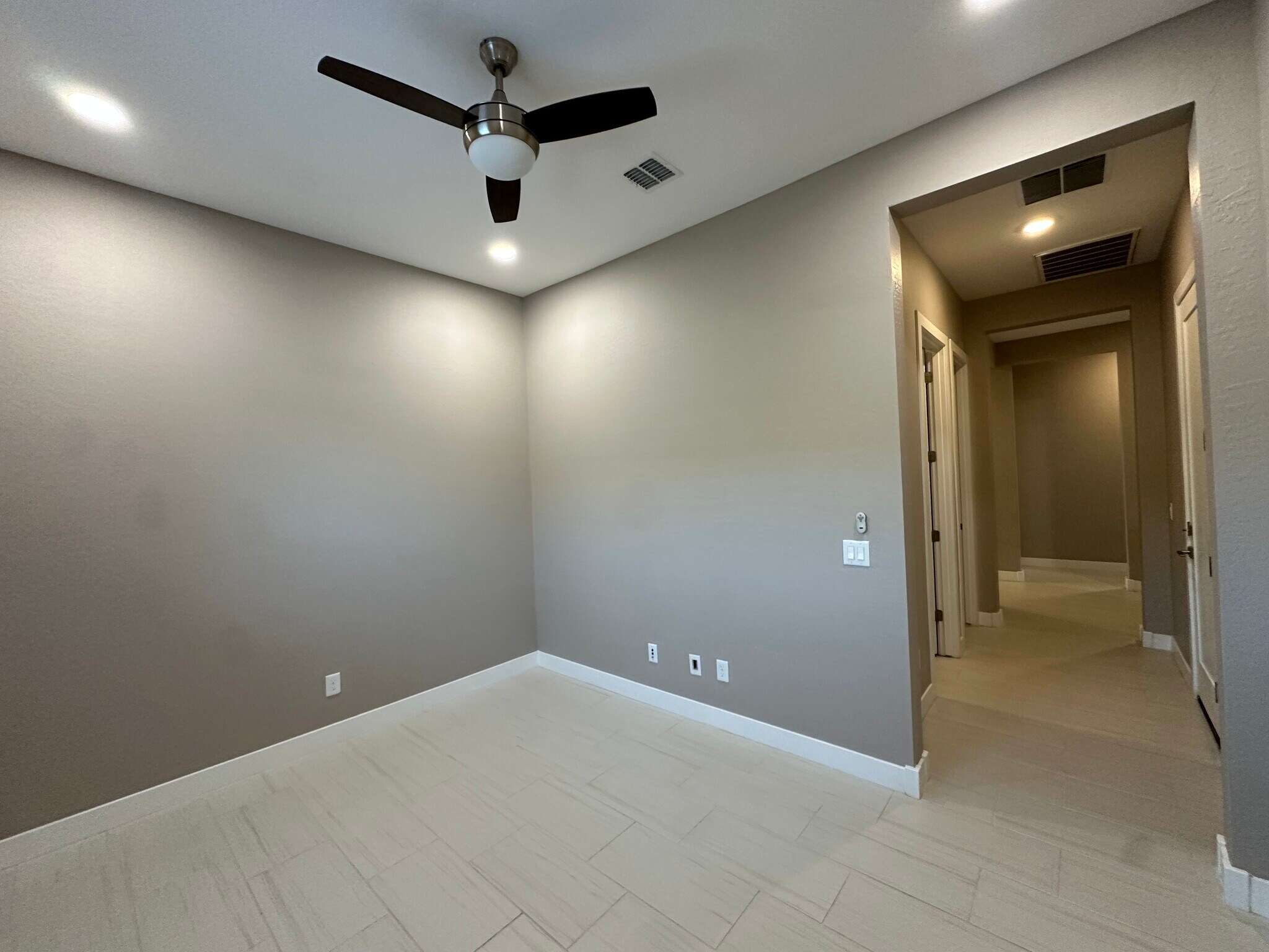 Building Photo - 1140 E Cherrywood Pl