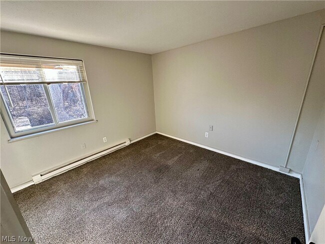 Building Photo - 676 S Shore Ct