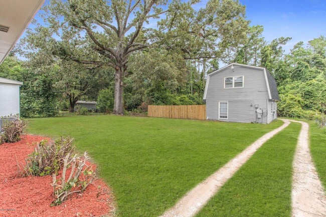 Building Photo - Students Welcome great 4 Bedroom House