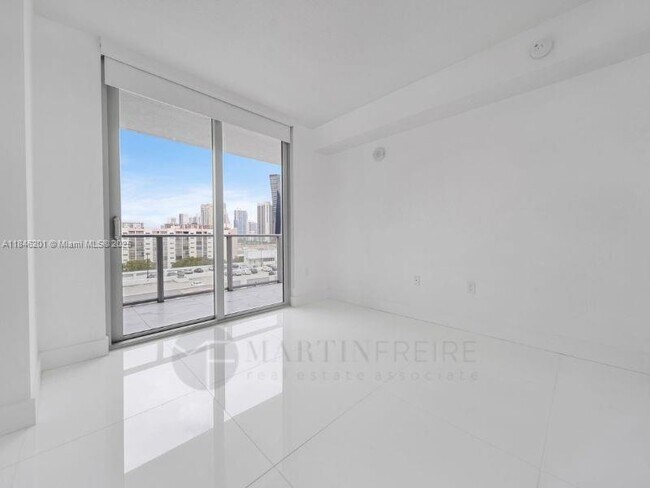 Building Photo - 300 Sunny Isles Blvd