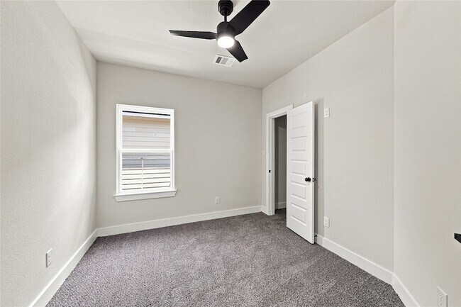 Building Photo - 5610 Kittridge St