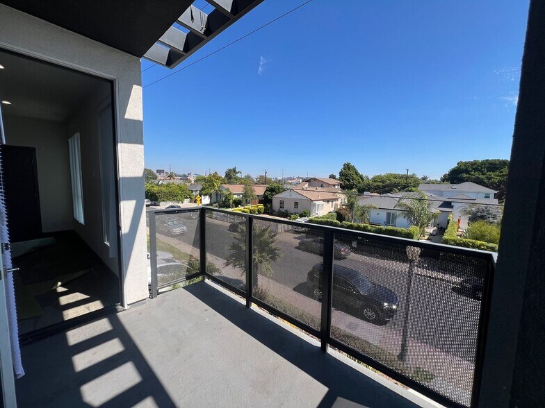 Building Photo - 6437 W 86th Pl